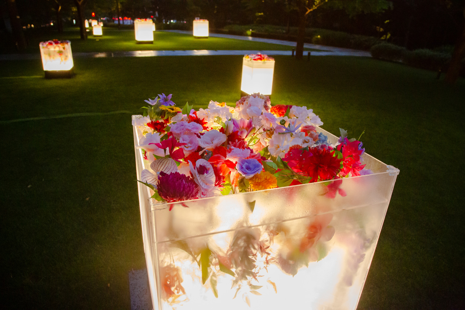 花で迎える大手町の新たな入り口 ～Flower Gate Avenue～